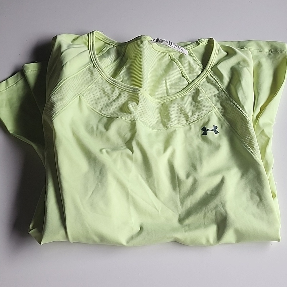 UNDER aumour size M